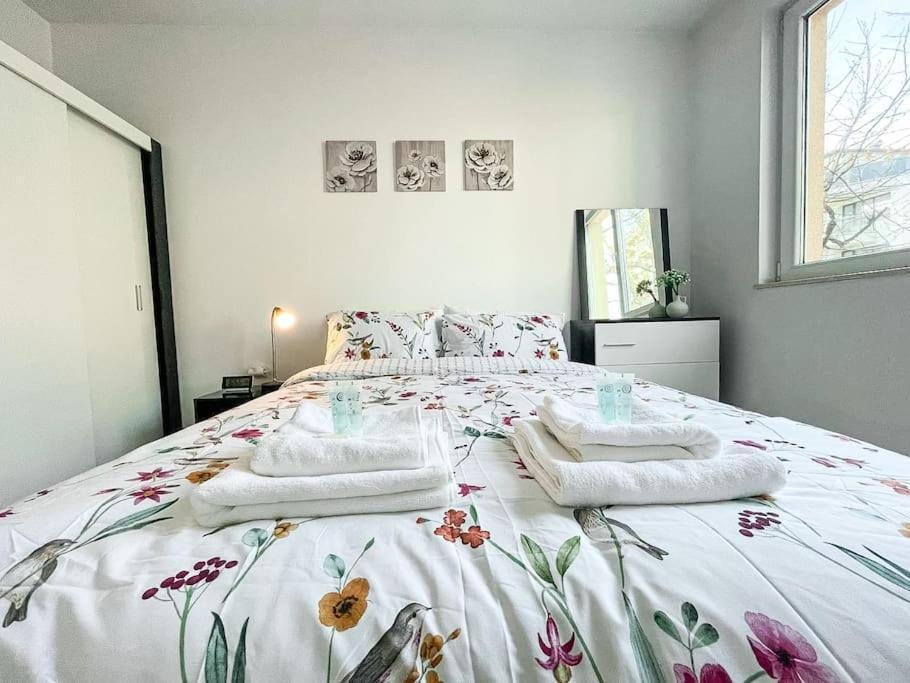 Modern & Bright 1Bd Apartment Near Main Square プロヴディフ エクステリア 写真
