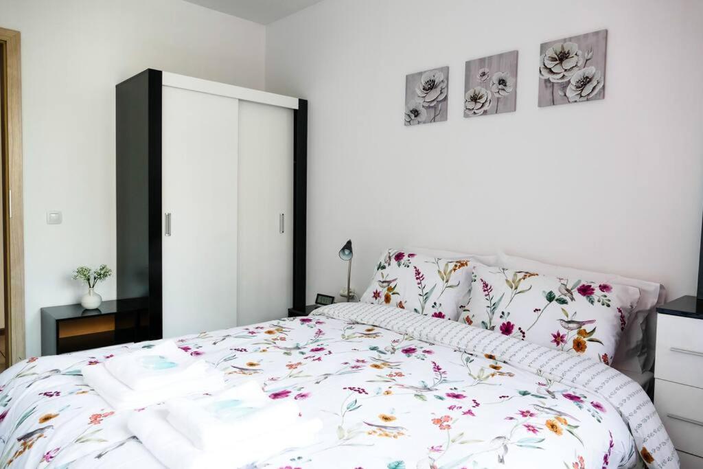 Modern & Bright 1Bd Apartment Near Main Square プロヴディフ エクステリア 写真