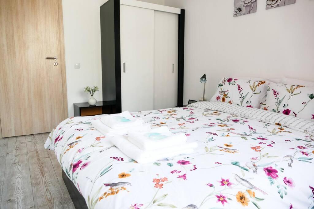 Modern & Bright 1Bd Apartment Near Main Square プロヴディフ エクステリア 写真